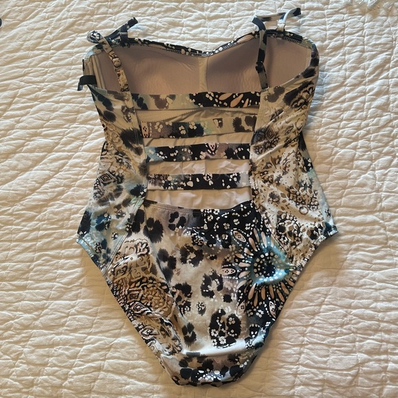 Kenneth Cole Swimsuit - Picture 2 of 6